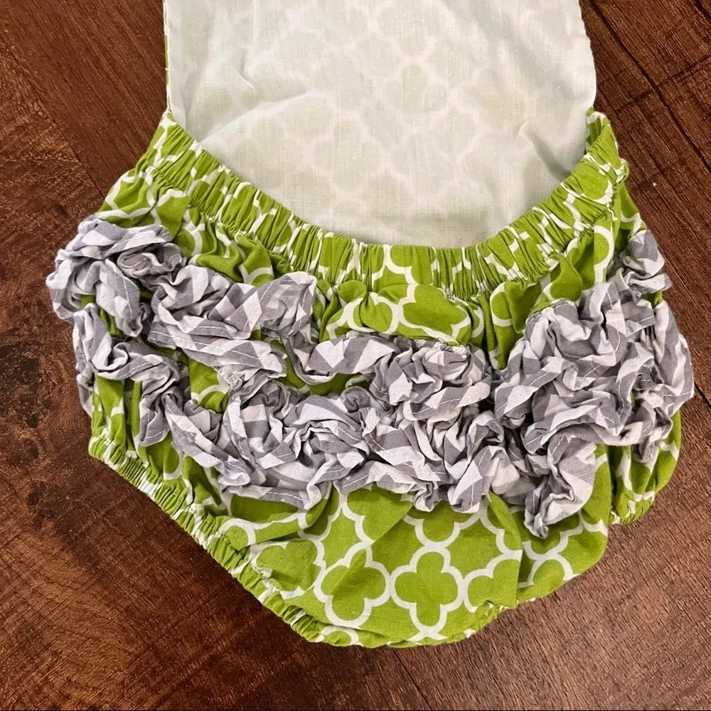 Helene’s closet one 1 piece bubble romper baby girl 9 months green gray